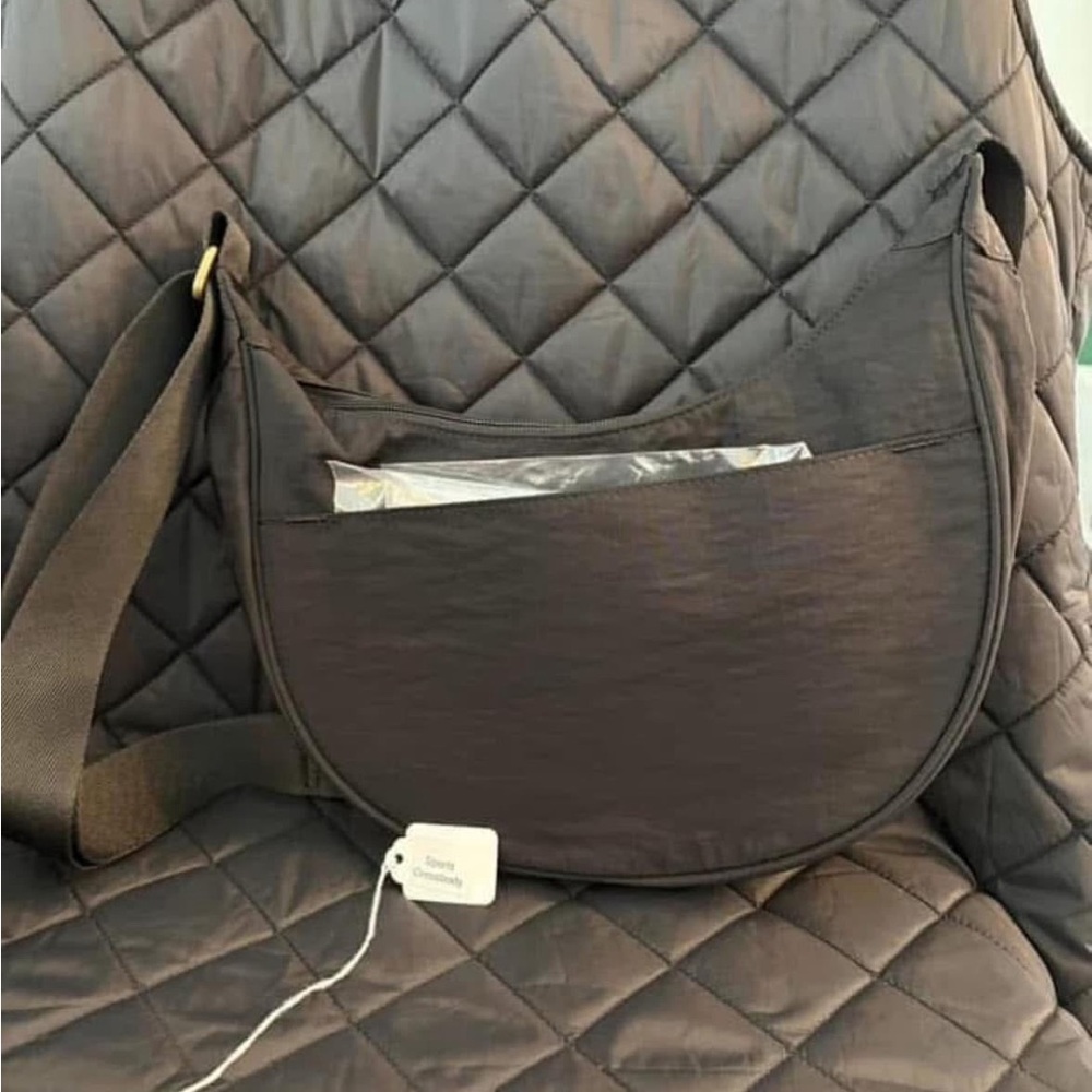 Thirty-One Gifts Sports Crossbody in Black